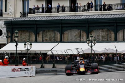 Verstappen, pénalisé, manque le podium mais garde le sourire