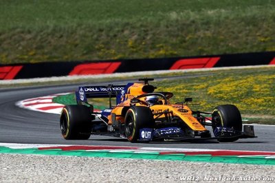 Un aileron avant endommagé a avorté la remontée de Sainz