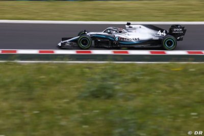 Hamilton bat Verstappen et gagne en Hongrie