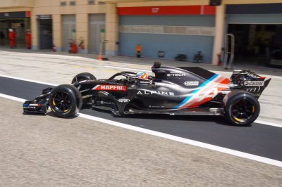 Ocon boucle 100 tours avec les Pirelli de 18 pouces