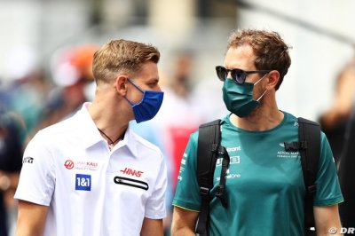 Vettel a essayé d’aider Schumacher à ne plus avoir un baquet tordu