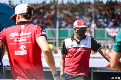 Raikkonen ’se moque’ de qui le remplacera chez Alfa Romeo