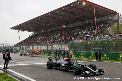 Wolff&nbsp;: La course n’aurait ’pas dû partir du tout’ en Belgique