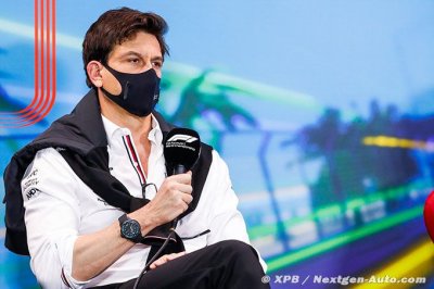 Wolff denies having ’argument’ with Hamilton