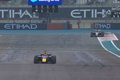 F2, Yas Marina, Sprint Race: Lawson breezes to fourth victory of 2022 campaign