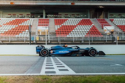 Williams roule avec sa F1 de 2023 avec Sainz et Albon à Barcelone