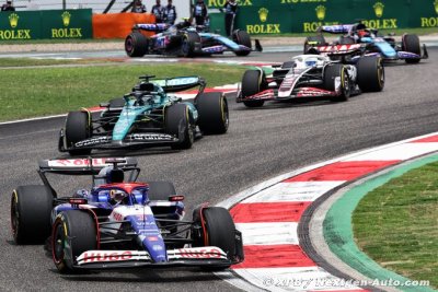Chassis change working out for embattled Ricciardo