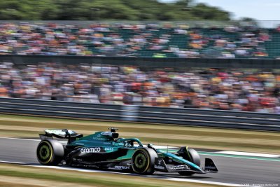 Russell chez Aston Martin F1&nbsp;? Cowell minimise la rumeur et parle de ‘stabilité’ du line-up