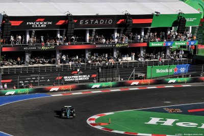Aston Martin F1 ’manque de performance’ et espère de la chance au départ