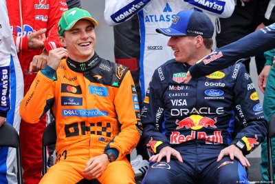 Piastri plays down Webber ’distance’ talk after tough start