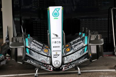 Mercedes tweaks front wing after Ferrari query