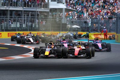 Verstappen fustige Hamilton&nbsp;: ’on a perdu du temps pour rien’