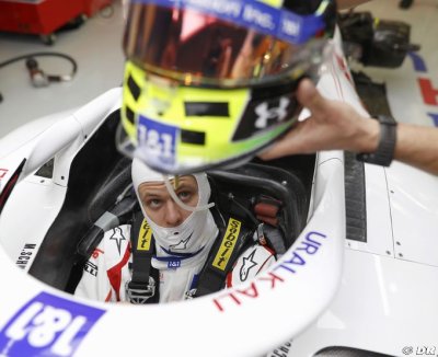 ‘Un livre ouvert’&nbsp;: pourquoi Schumacher scrute les autres F1 dans le Parc Fermé