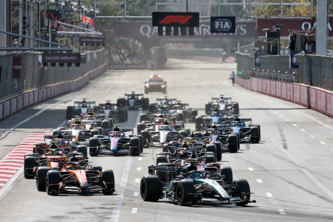 Russell gagne le GP d'Azerbaïdjan