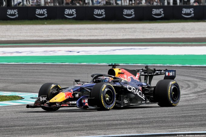 Verstappen signe la pole à Sepang et (…)