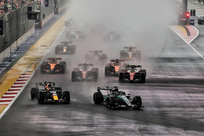 Verstappen remporte le Sprint F1 de (…)