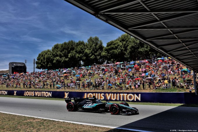 Russell fait la pole devant Hamilton (…)